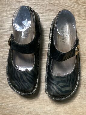 Alegria Paloma Mary Jane Black Zebra-Print Flats